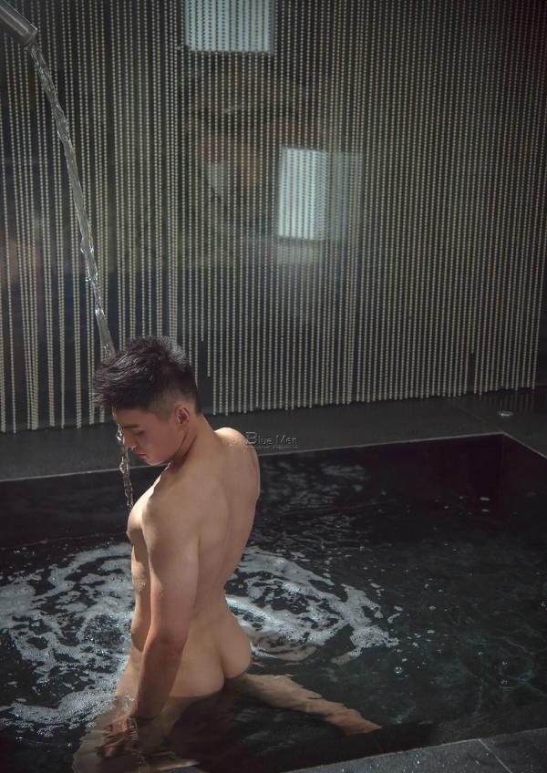 PHOTO-SET-BLUE-MAN-64---A-ZHEN-ONE-YEAR-LATER